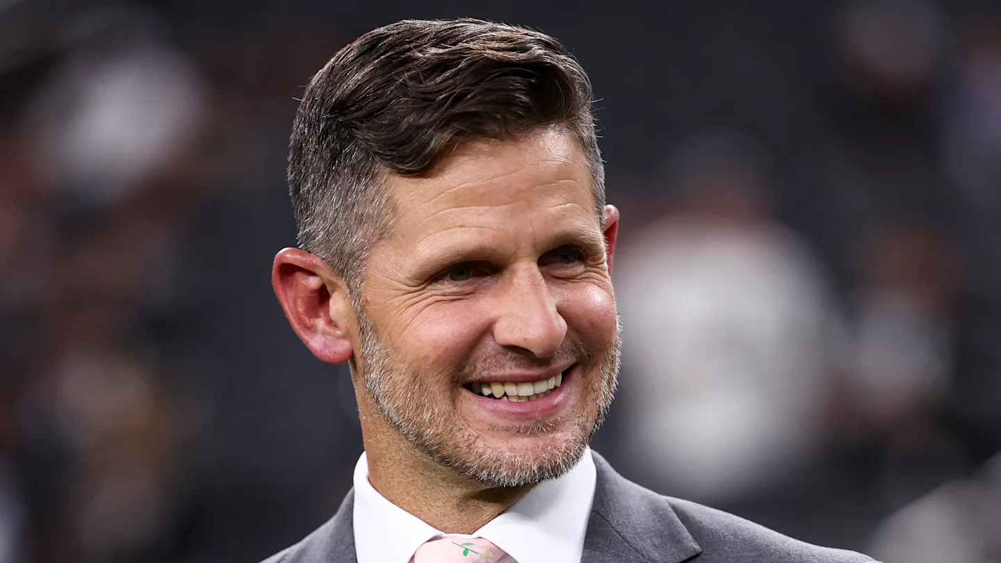 Dan Orlovsky Surprises Commanders Fans with Bold Statement on Zach Ertz