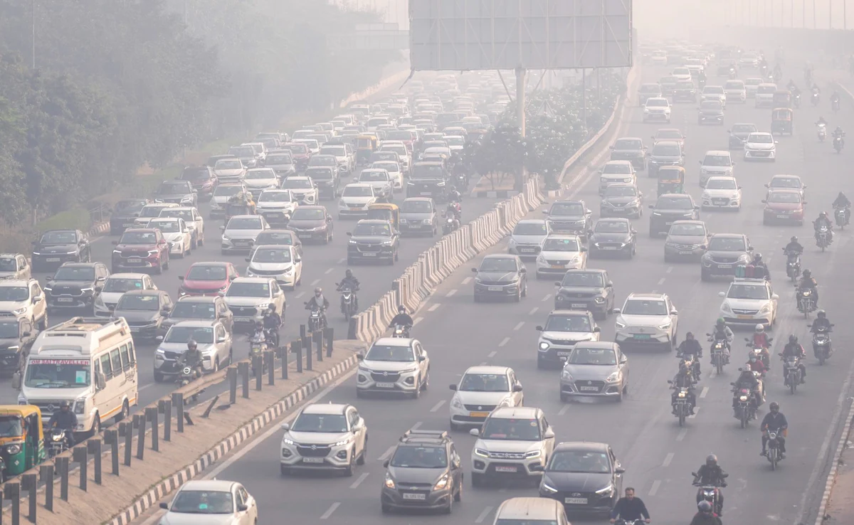 Delhi Adopts Hybrid Studying and Work Fashions Amidst Ongoing Air pollution Disaster