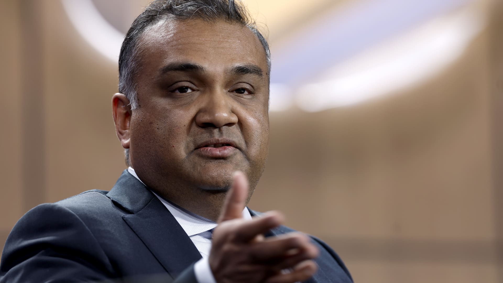 YouTube CEO Joins Tech Leaders in Limiting Youngsters’ Social Media Entry