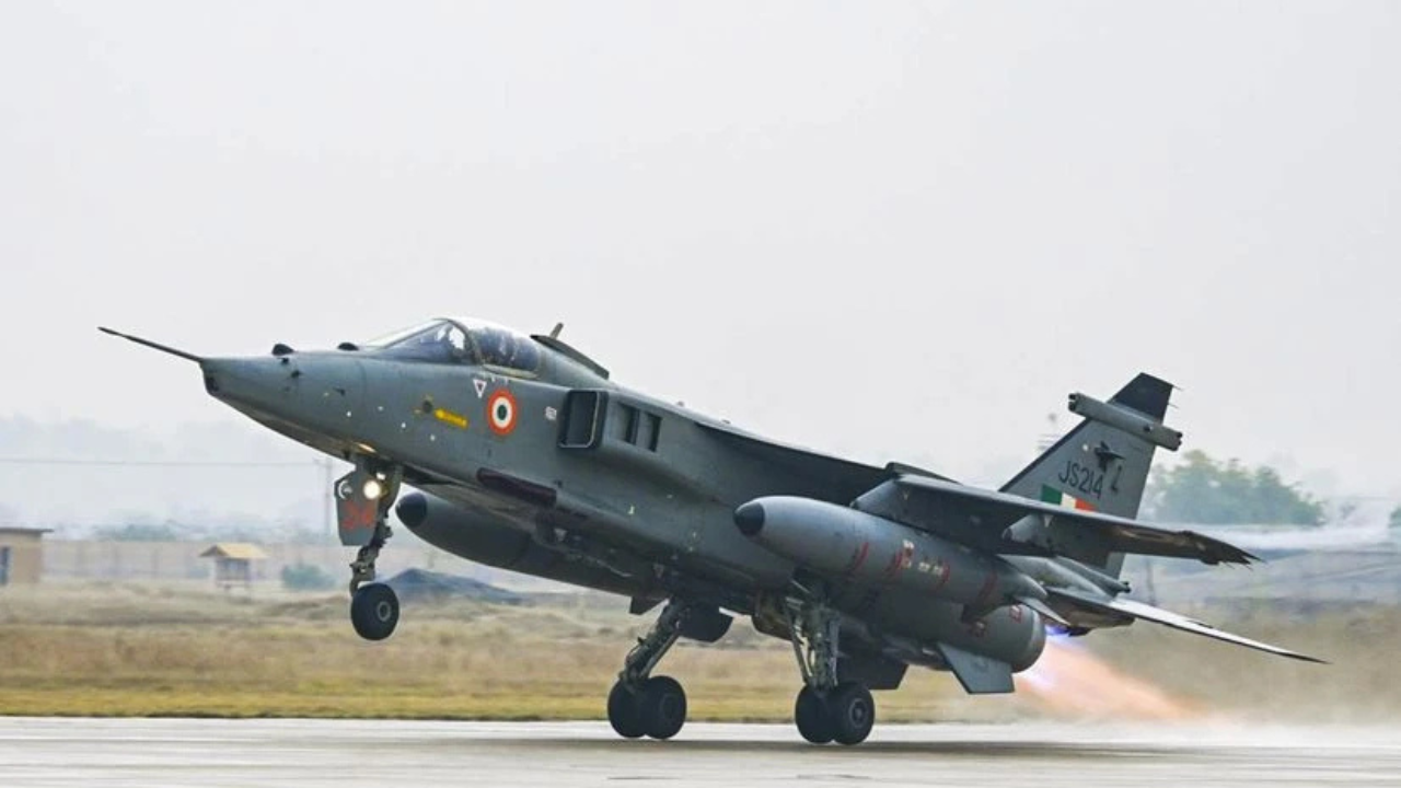 Oman Delivers 20 Jaguar Jets to India to Support IAF’s Aging Fleet