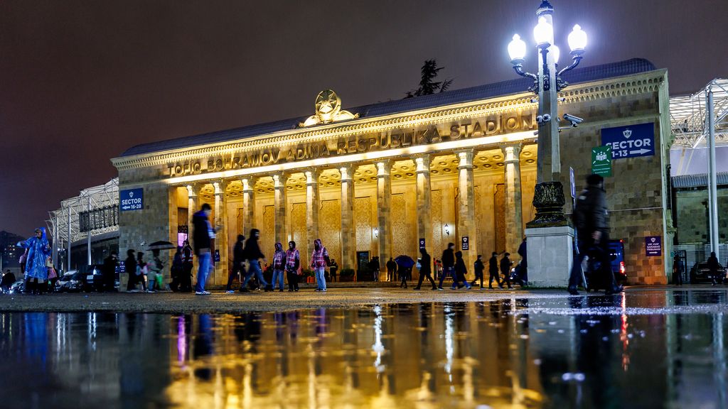 Ajax Verliest van Qarabag: Steur, Bouwman en Mokio Starten in Foundation