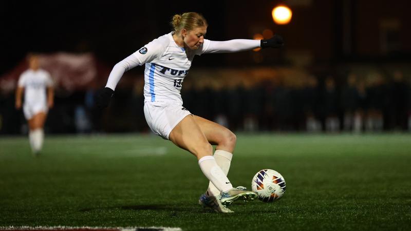 Tufts Ladies’s Soccer Falls to Emory in NCAA Semifinals, Ending Magical Season