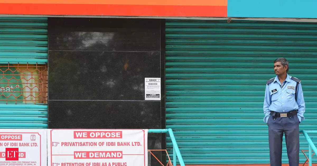 Fairfax Poised to Lead Bid for Authorities’s LIC Stake in IDBI Financial institution