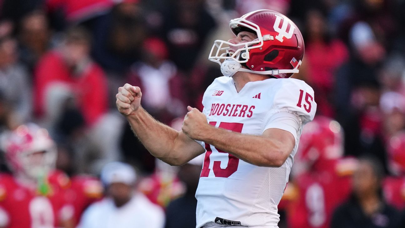 Mendoza Claims Maxwell and O’Brien Awards; Rodriguez Secures Bednarik Honor