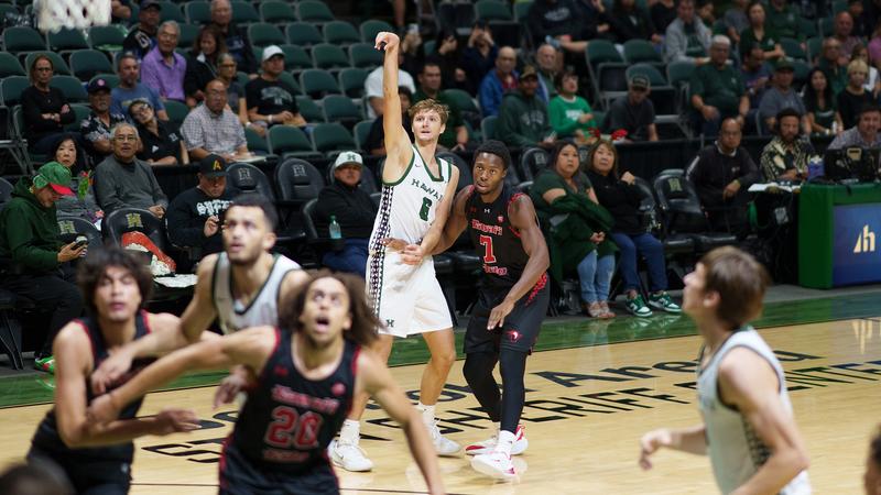 Males’s Basketball Dominates Hawai‘i Hilo