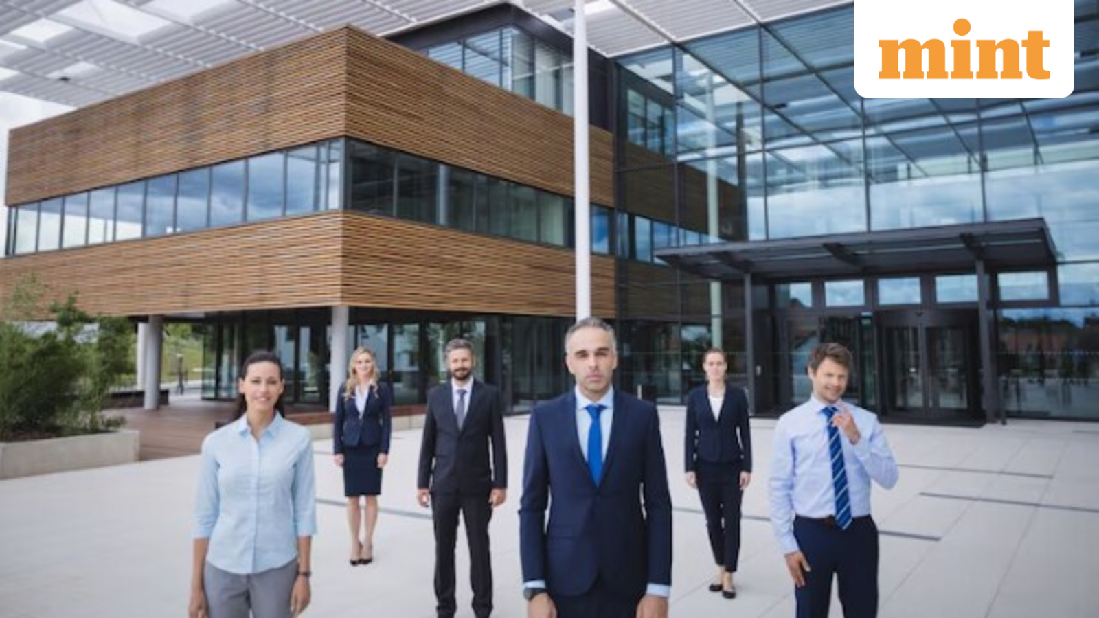 Minister Advocates for Italian Possession of Agnelli Household’s Media Agency