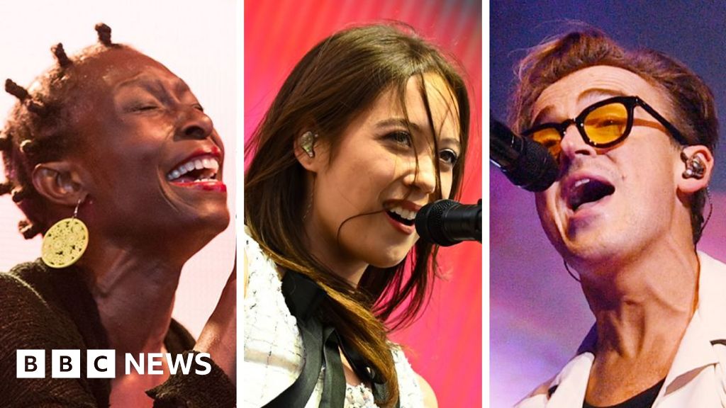 Is a New Song Capable of Topping the Christmas Charts?