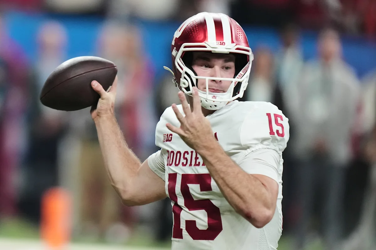 Indiana QB Fernando Mendoza Captures Maxwell and Davey O’Brien Awards, Eyes Heisman Glory