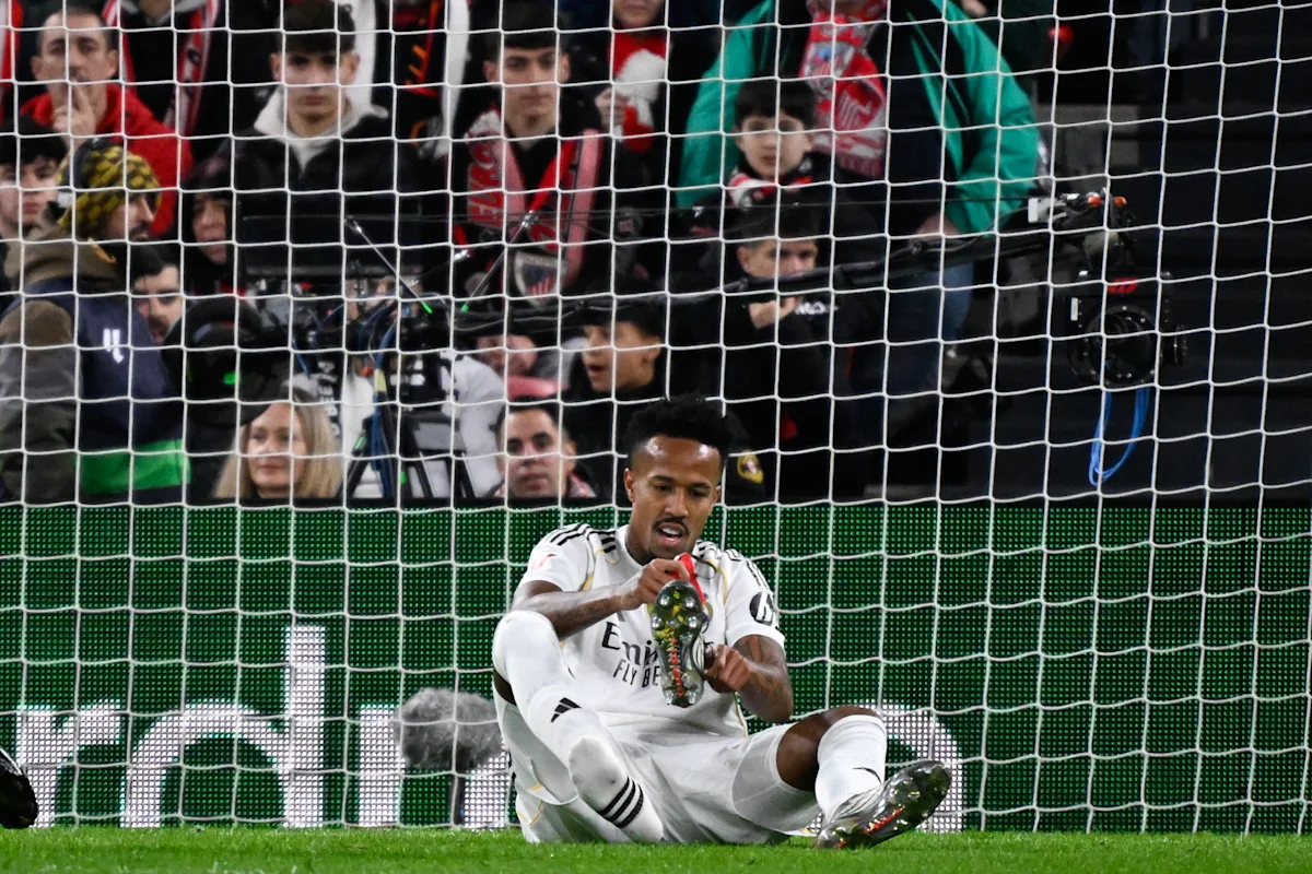 Real Star Exits Match Injured, Assisted by Staff