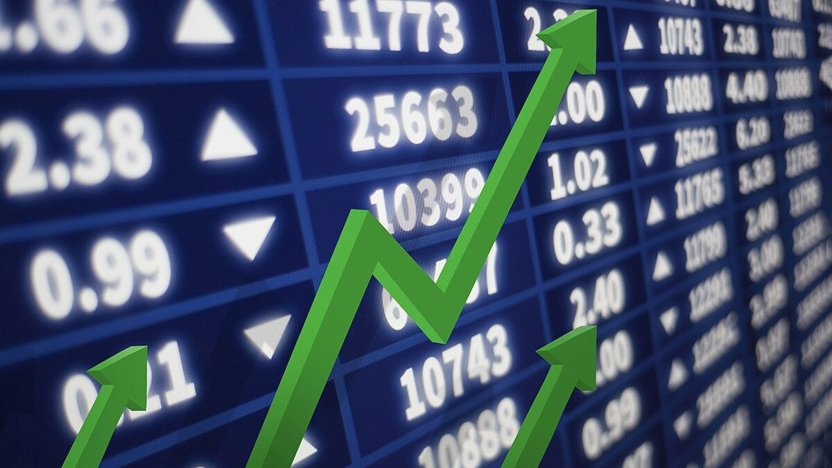 Nippon India Massive Cap Fund Achieves ₹50,000 Crore AUM Milestone: Efficiency Insights and Peer Comparability