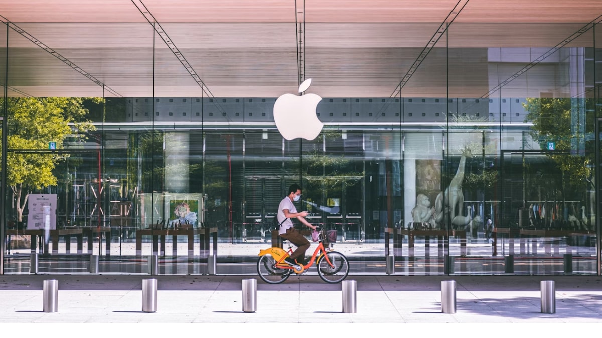 Apple’s Talent Exodus: Engineers and Designers Head to OpenAI and Meta