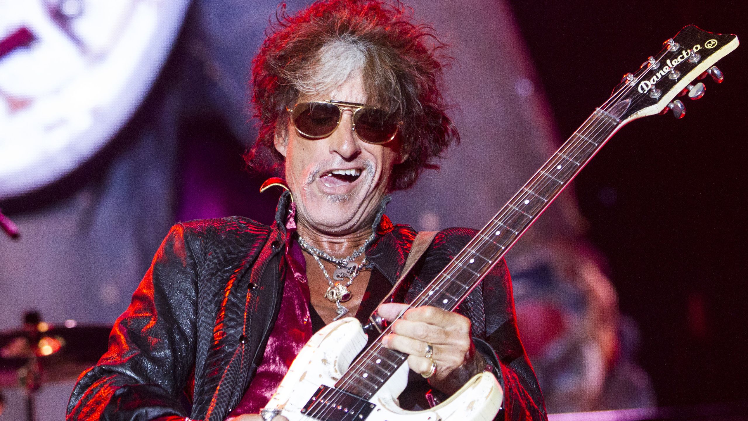 Joe Perry: Prioritizing Amplifiers and Audio system in Electrical Guitar Tone