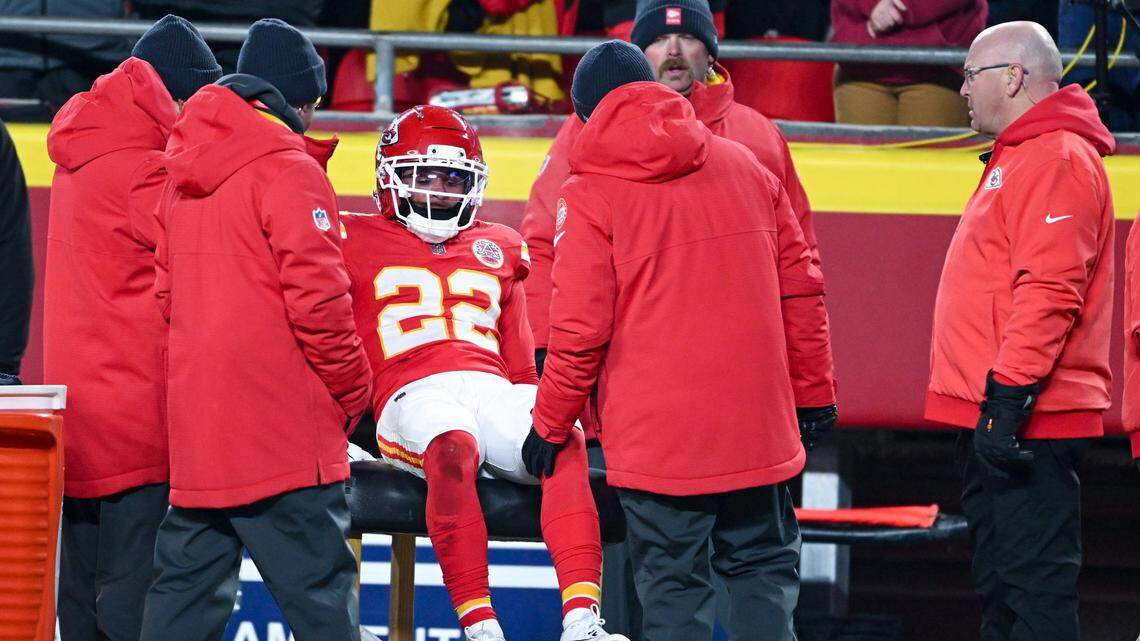 Chiefs Fall to Houston Following Controversial Fourth-Down Decision