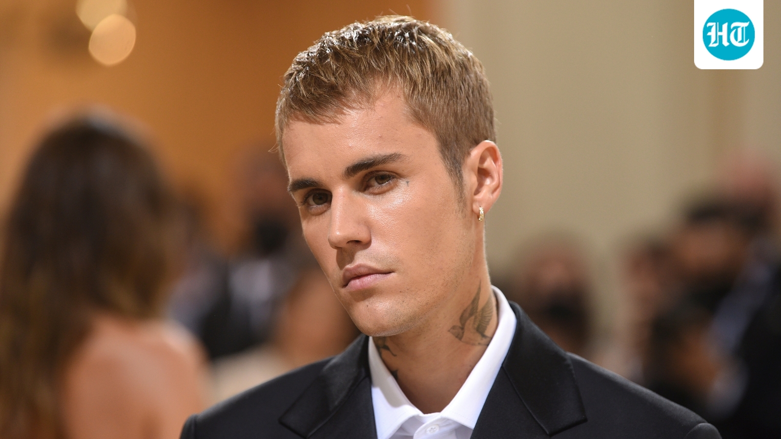 Justin Bieber Takes a Stand Against Apple: Threatens With ‘Rear Naked Choke Hold’