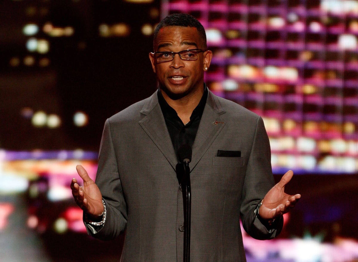 Stuart Scott: The Voice That Modified Sports activities Broadcasting