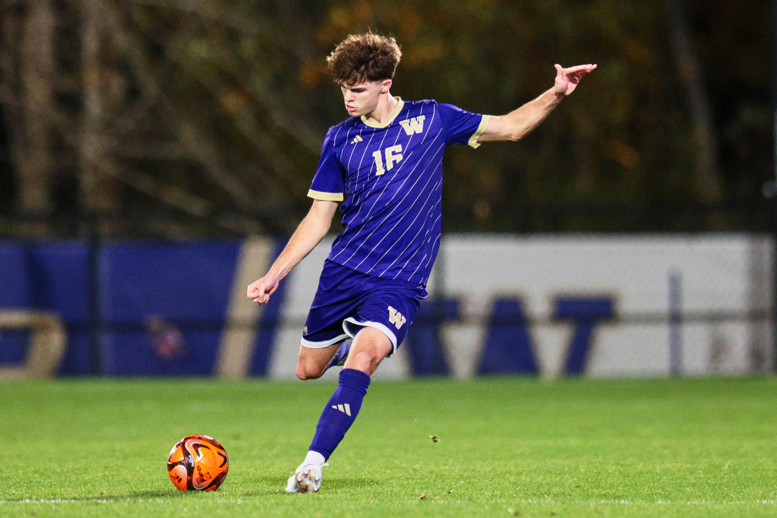 Furman vs. Washington: Males’s Faculty Cup Semifinal Stay Updates and Rating