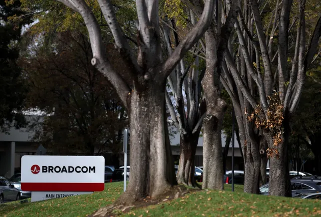 Broadcom Thrives Amid AI Surge and Constant VMware Enlargement