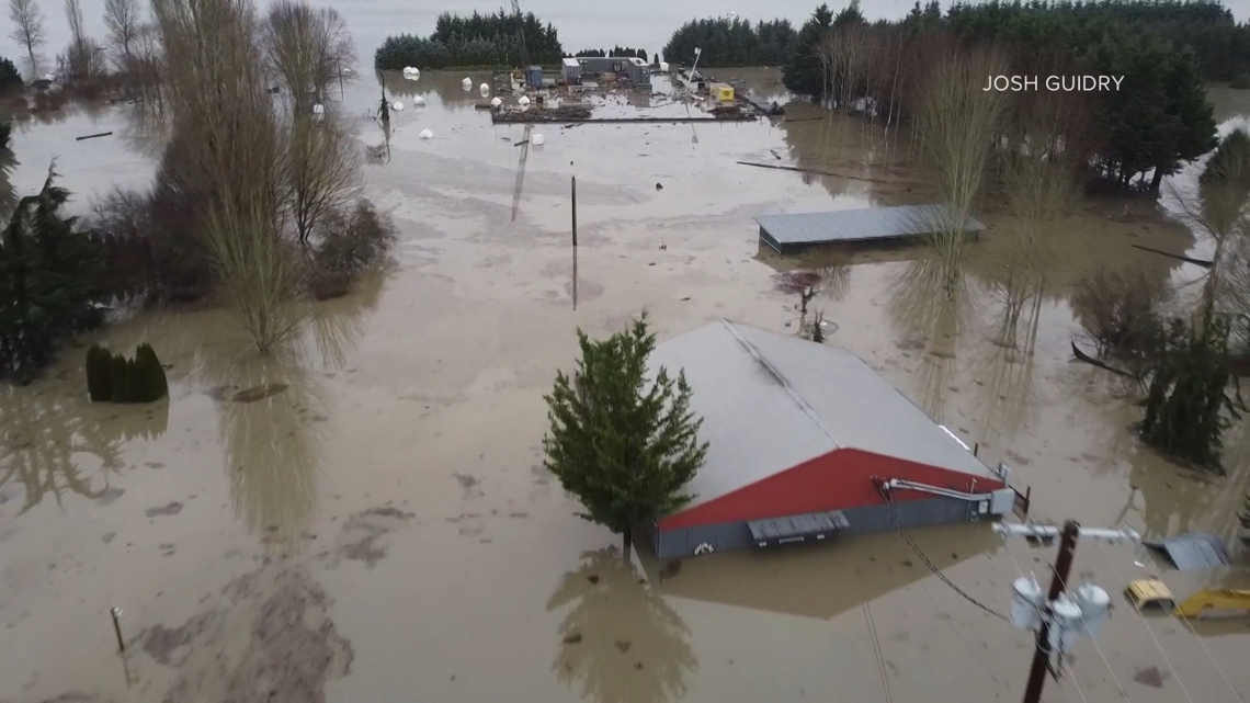 Kayakers Loot Flooded Snohomish Farm Amid Ongoing Historic Flooding