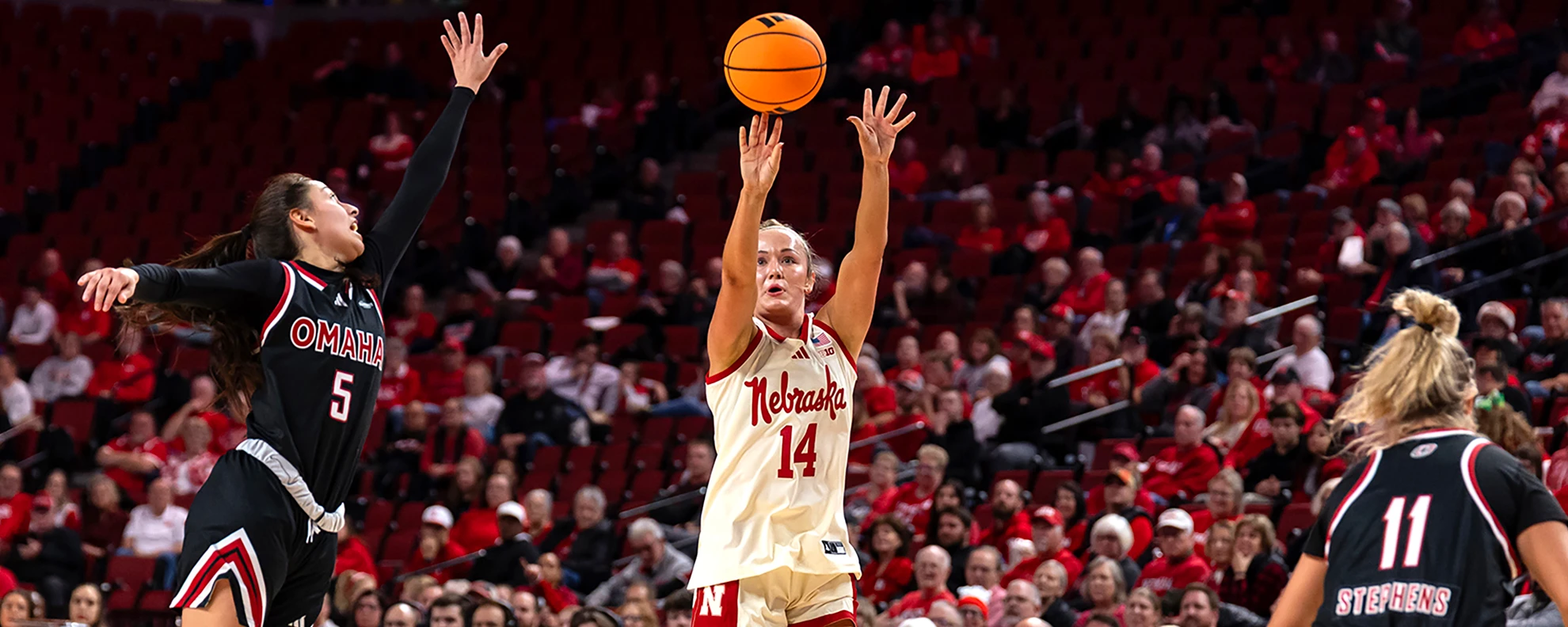 Huskers Dominate Mavericks in Spectacular Victory