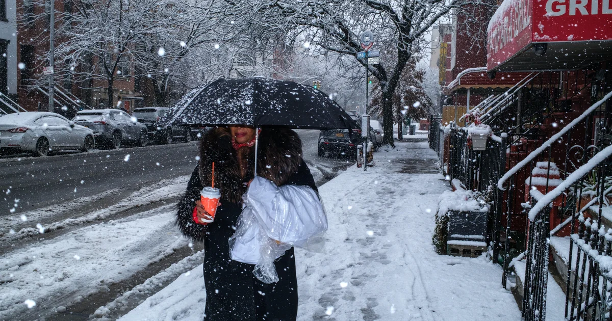 Northeast Hit by Weekend Snowstorm as Pacific Northwest Prepares for Heavy Rain