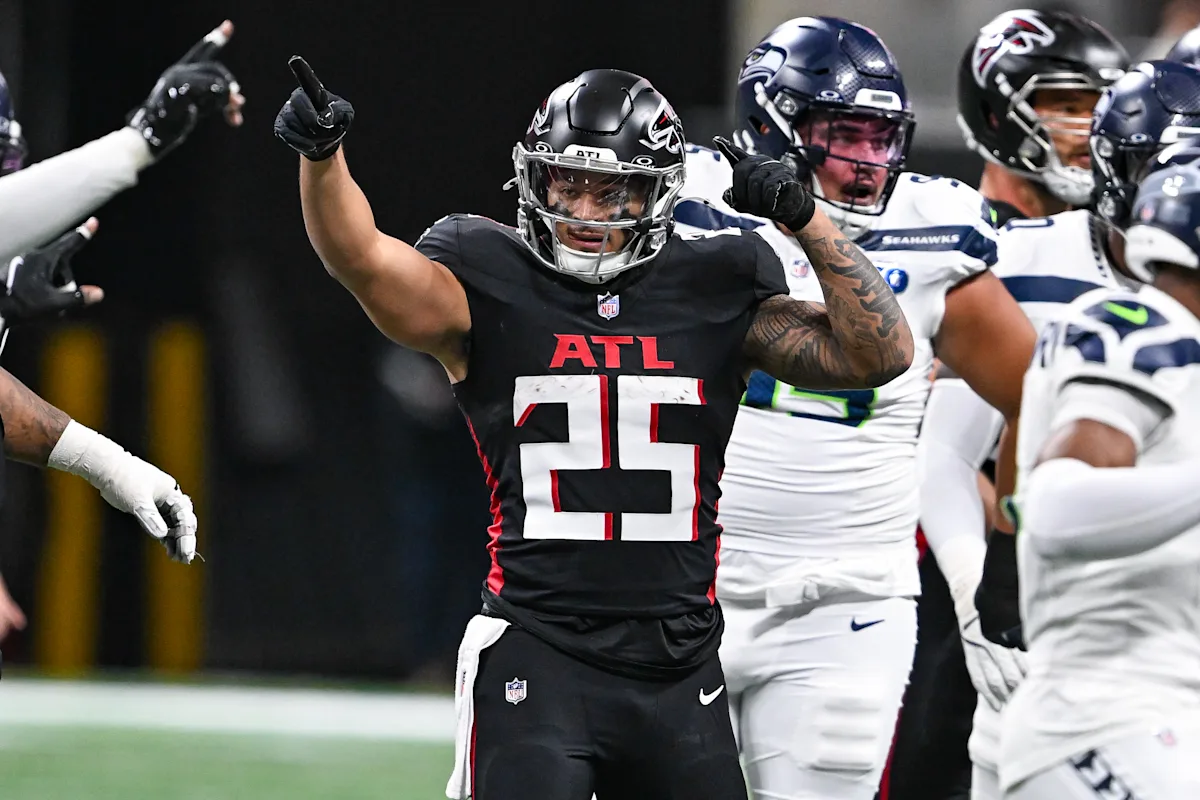 Tyler Allgeier: Begin or Sit for Week 15 Fantasy Soccer