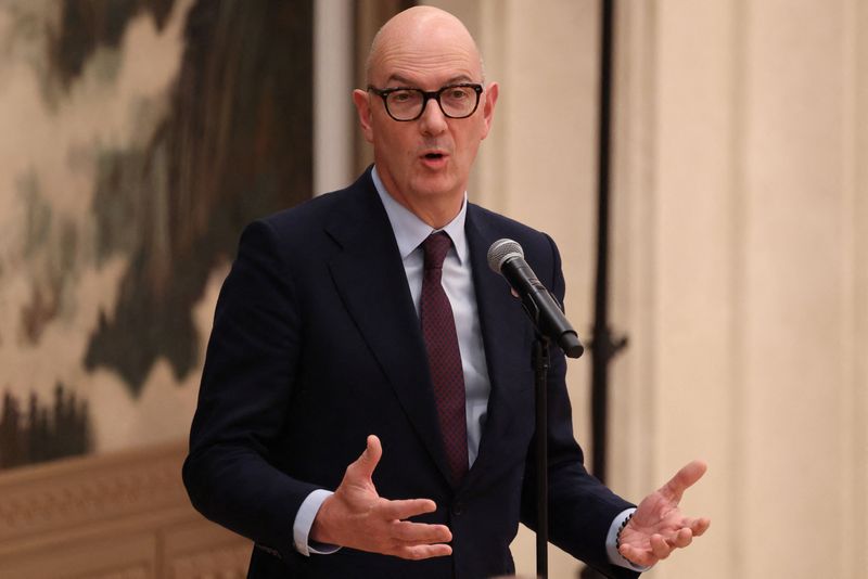 French Economy Expected to Grow 0.8% in 2025, According to Finance Minister