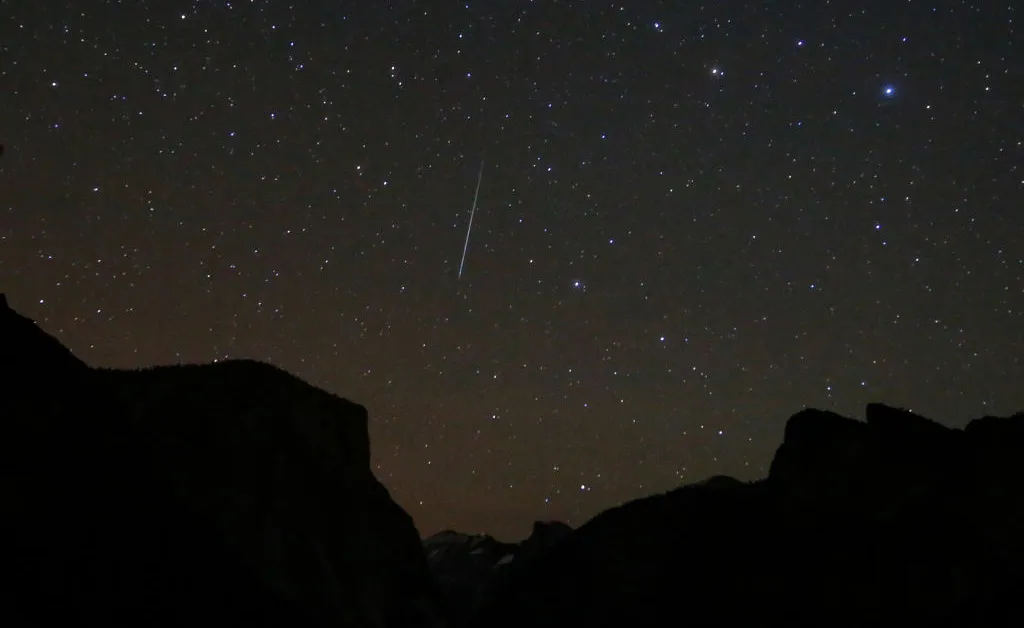 Optimum Viewing Information for the Geminids Meteor Bathe