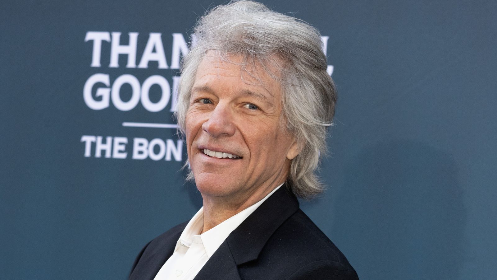 Jon Bon Jovi’s Christmas Tree Sparks a Wave of Nostalgic Celebrations