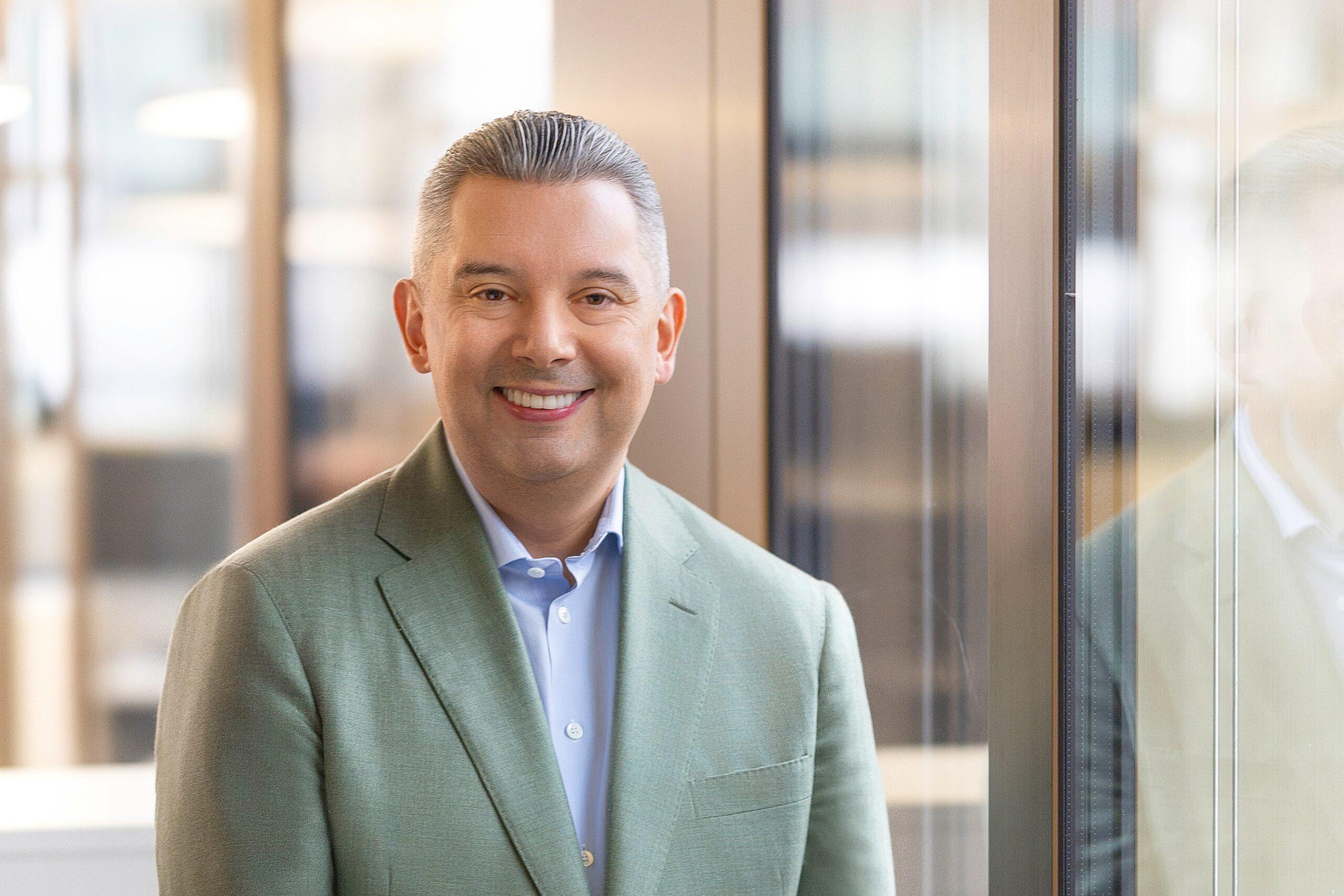 Mike Dargan Resigns as UBS Group Chief Operations and Expertise Officer