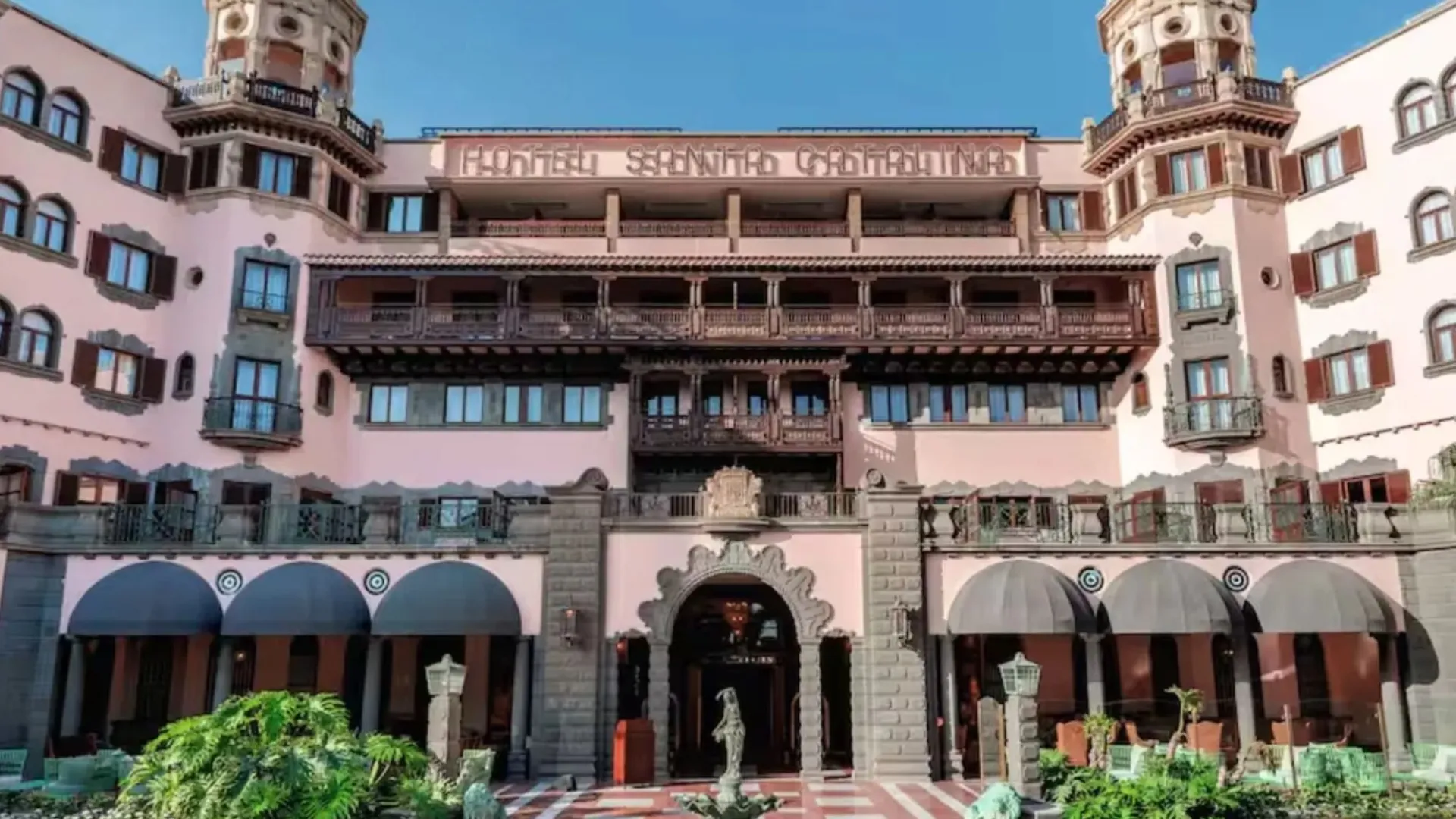 Stars and Statesmen: The Spanish Island Resort Favorites