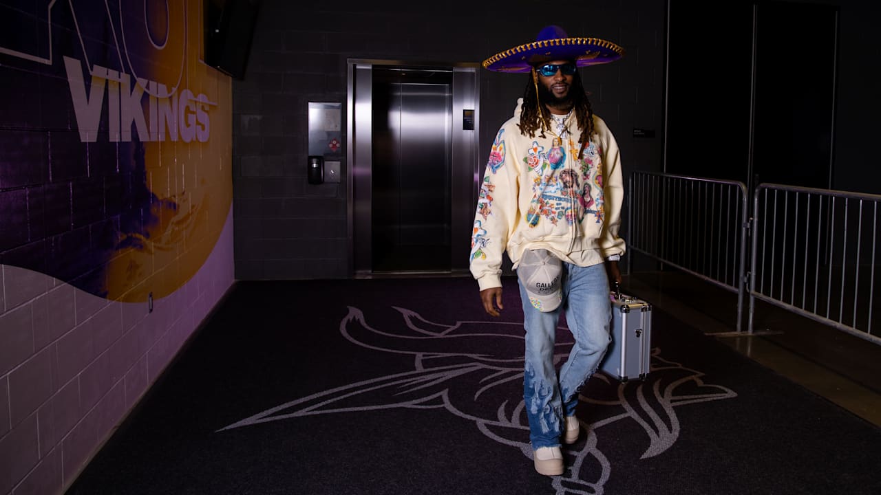 Aaron Jones: A Heartfelt Homecoming to Custom