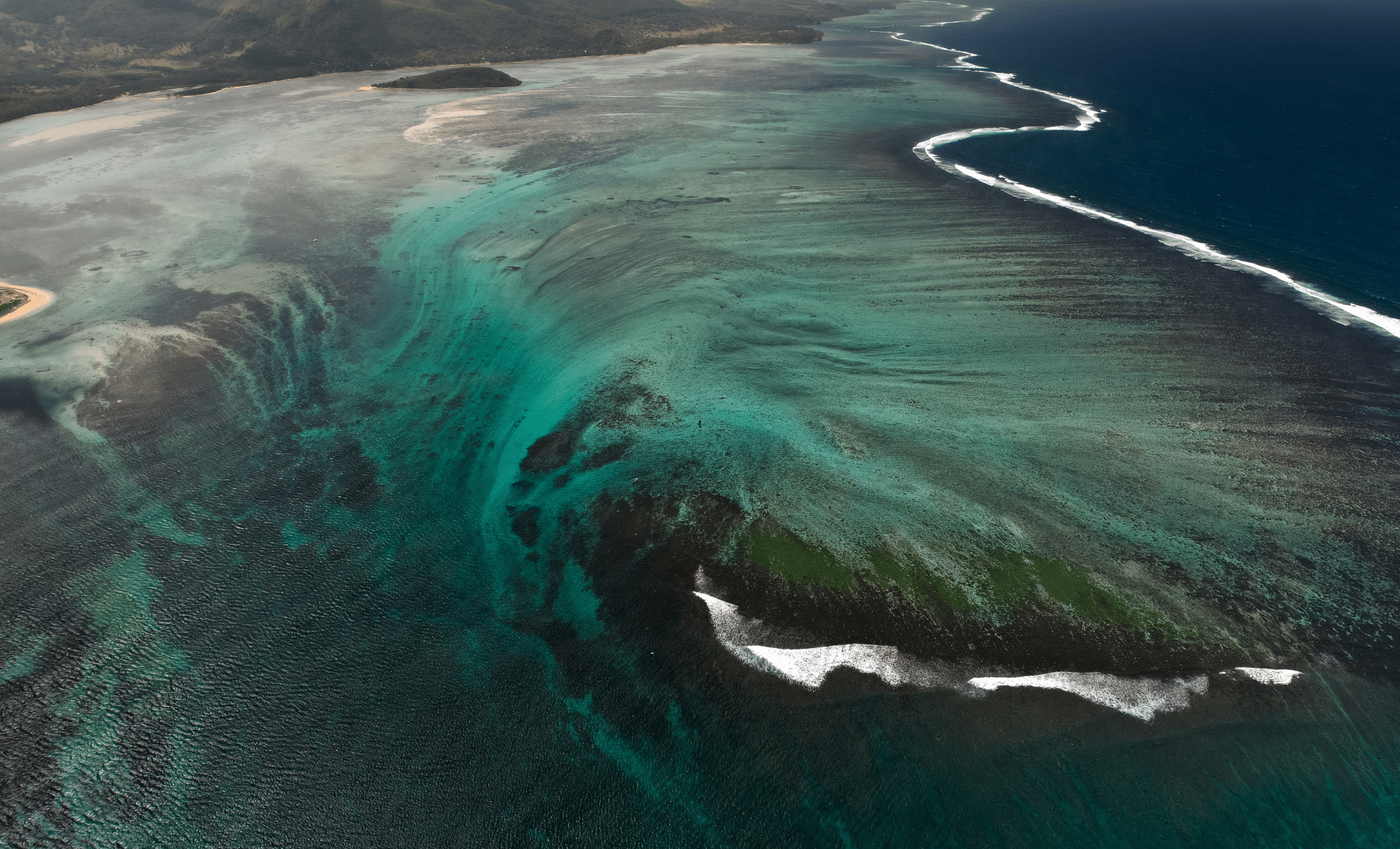 Scientists Uncover Earth’s Second-Deepest Blue Gap: Shocking Discoveries Under