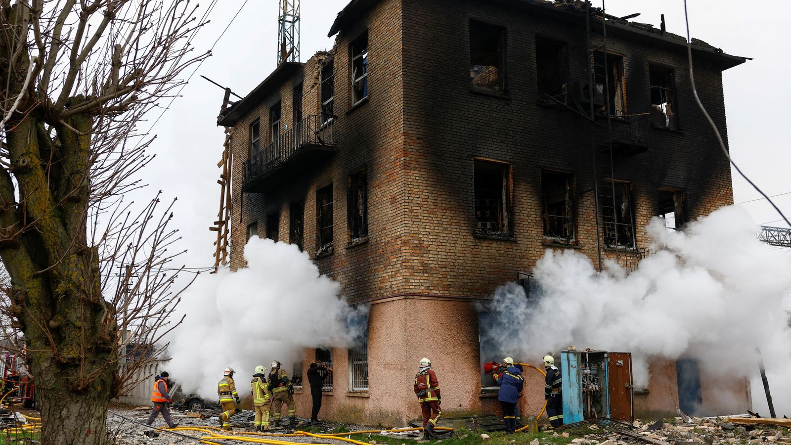 Russia Launches Missile and Drone Assault on Ukraine Amidst Zelenskyy’s Key Discussion with US Officials