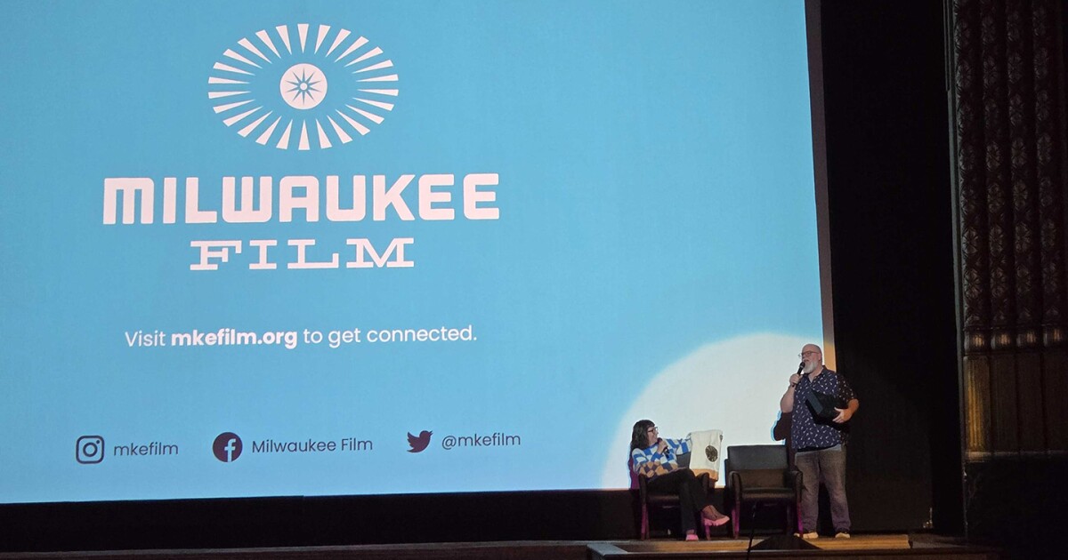 Unlocking Vacation Cheer: A Cinebuds Dwell Evaluate of ‘Scrooged’