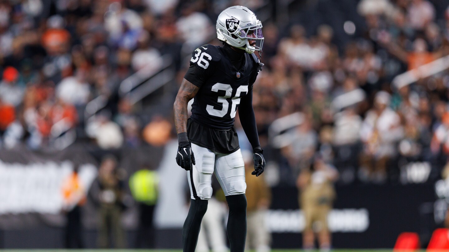 Raiders CB Kyu Blu Kelly Injured in Game Against Broncos