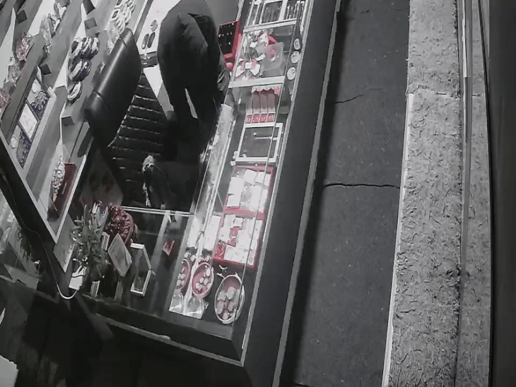 Desperation in Indore: Younger Couple Turns to Crime Amid AI Layoffs